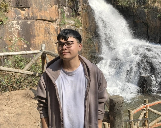 Chân dung Nguyễn Mạnh Hùng, dù mới 22 tuổi nhưng anh có cách chi tiêu rất hợp lý khi nhận được thưởng Tết. Ảnh: NVCC Chân dung Nguyễn Mạnh Hùng, dù mới 22 tuổi nhưng anh có cách chi tiêu rất hợp lý khi nhận được thưởng Tết. Ảnh: NVCC