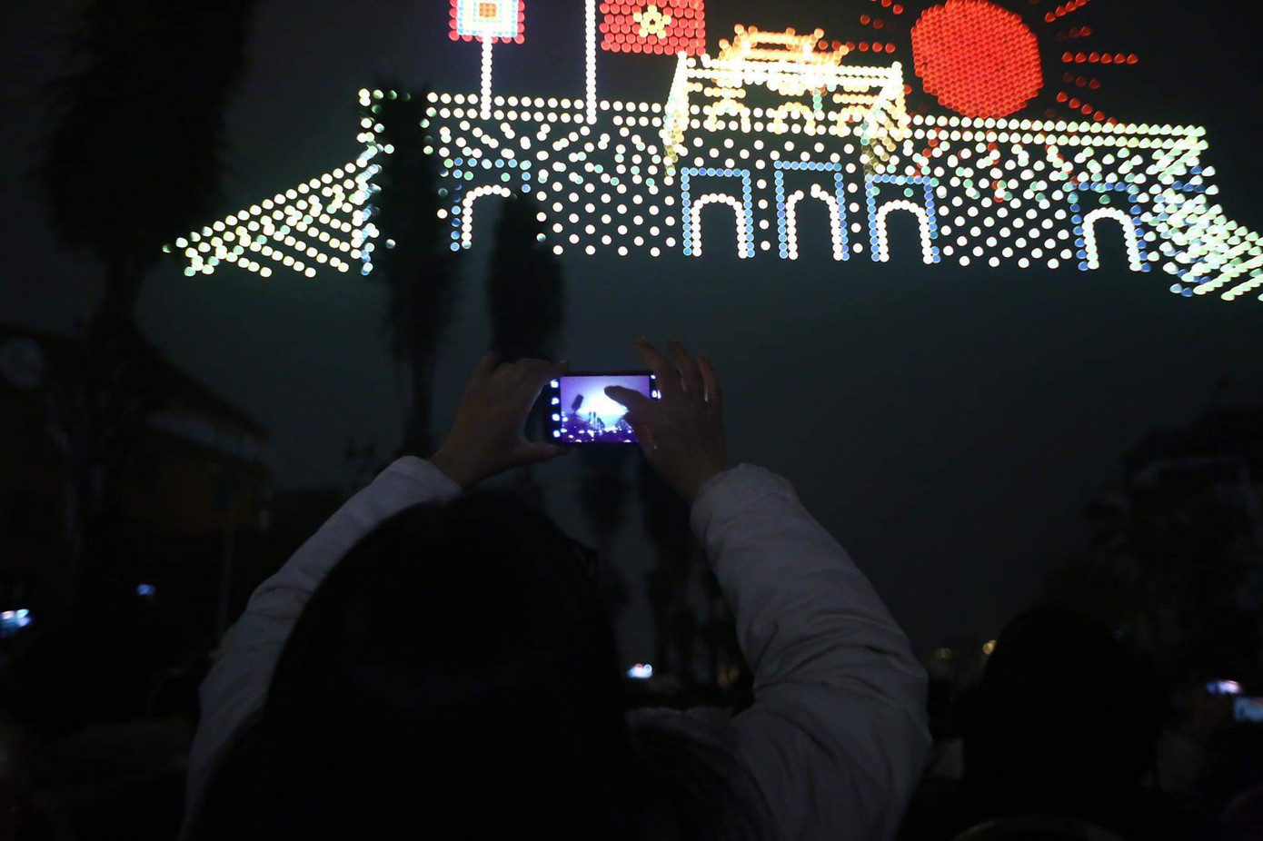 Pháo hoa rực sáng trên bầu trời chào năm mới Giáp Thìn 2024 ảnh 147 Pháo hoa rực sáng trên bầu trời chào năm mới Giáp Thìn 2024 ảnh 147