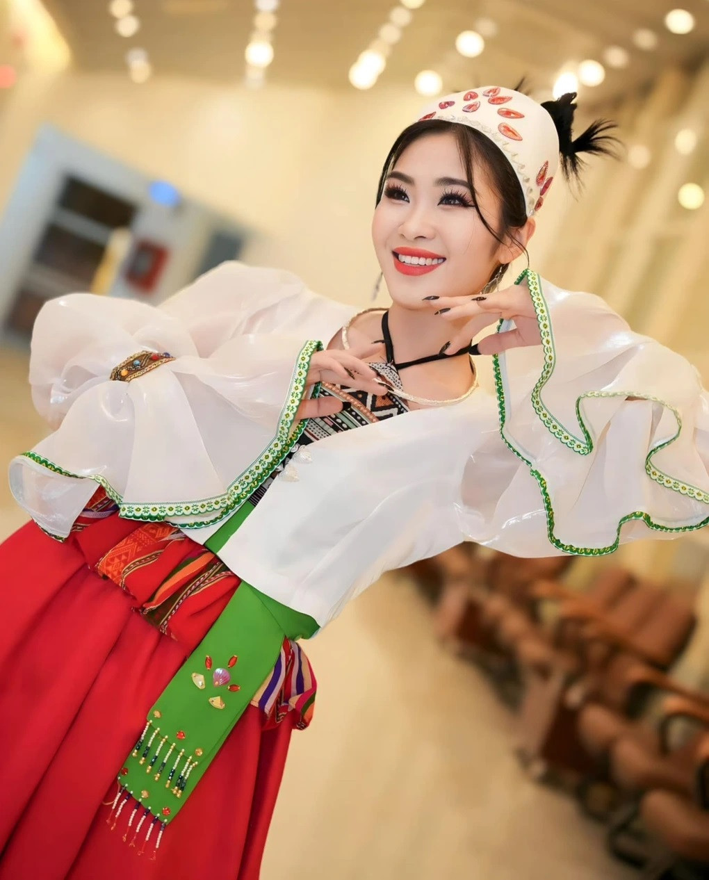 Hà Myo không còn là gương mặt xa lạ đối với cộng đồng yêu thích dòng nhạc dân gian. Cô là ca sĩ thuộc Nhà hát Ca Múa Nhạc Việt Nam. Cô được góp mặt vào danh sách 20 cá nhân được đề cử "Gương mặt trẻ Việt Nam tiêu biểu" trong năm 2021 và 2022 (Ảnh: FBNV). Hà Myo không còn là gương mặt xa lạ đối với cộng đồng yêu thích dòng nhạc dân gian. Cô là ca sĩ thuộc Nhà hát Ca Múa Nhạc Việt Nam. Cô được góp mặt vào danh sách 20 cá nhân được đề cử "Gương mặt trẻ Việt Nam tiêu biểu" trong năm 2021 và 2022 (Ảnh: FBNV).