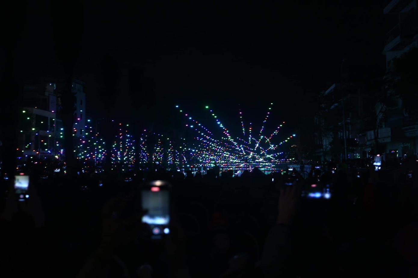 Pháo hoa rực sáng trên bầu trời chào năm mới Giáp Thìn 2024 ảnh 156 Pháo hoa rực sáng trên bầu trời chào năm mới Giáp Thìn 2024 ảnh 156