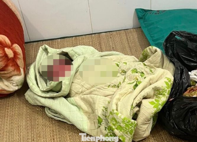 Trẻ sơ sinh bị bỏ rơi tại huyện Hữu Lũng, Lạng Sơn. Trẻ sơ sinh bị bỏ rơi tại huyện Hữu Lũng, Lạng Sơn.