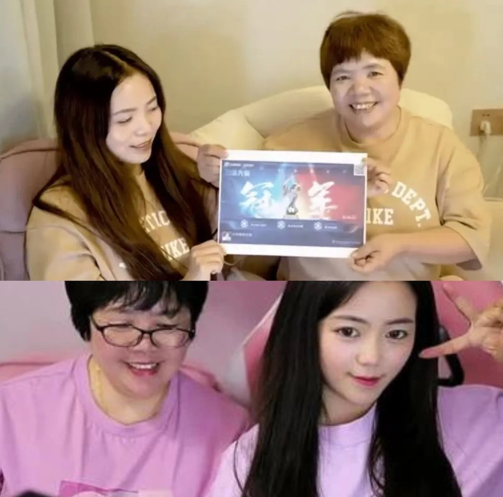 Hai mẹ con có khoảng thời gian vui vẻ khi cùng nhau chơi game (Ảnh: Sina). Hai mẹ con có khoảng thời gian vui vẻ khi cùng nhau chơi game (Ảnh: Sina).