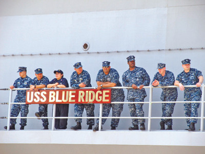  Trên chiến hạm USS Mc Cain. ảnh: Nam Cường