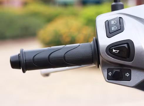 Honda khiến nhiều người luống cuống với vị trí nút còi. Ảnh: Đức Huy