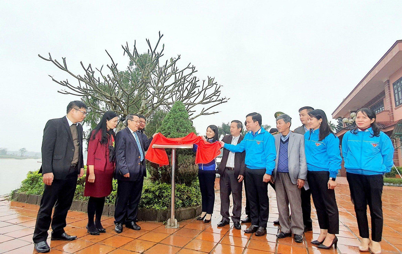 Khai trương công trình “Điểm quét mã QR tuyên truyền quảng bá du lịch Quảng Trị” tại Khu di tích lưu niệm Tổng Bí thư Lê Duẩn ở làng Hậu Kiên, xã Triệu Thành, huyện Triệu Phong. Khai trương công trình “Điểm quét mã QR tuyên truyền quảng bá du lịch Quảng Trị” tại Khu di tích lưu niệm Tổng Bí thư Lê Duẩn ở làng Hậu Kiên, xã Triệu Thành, huyện Triệu Phong.