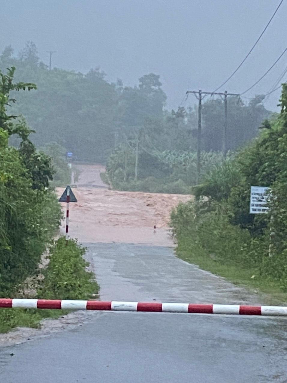 Đập tràn vào xã A Ngo, huyện Đakrông. Đập tràn vào xã A Ngo, huyện Đakrông.