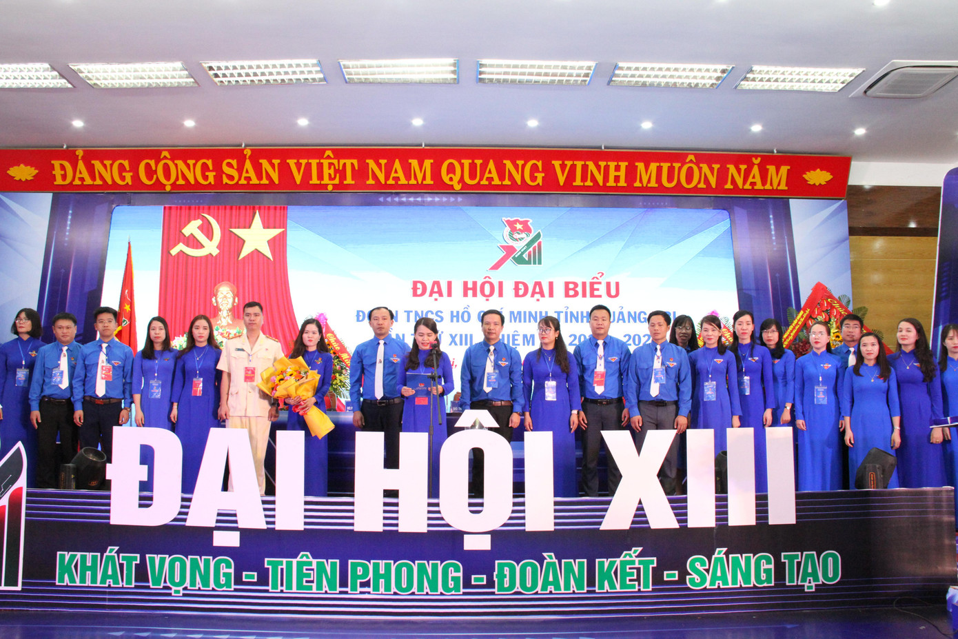 Ban chấp hành Tỉnh Đoàn Quảng Trị khóa XIII, nhiệm kỳ 2022-2027, ra mắt Đại hội.