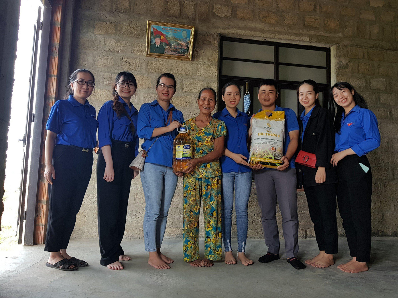 Thăm, tặng quà gia đình chính sách ở xã Cam Nghĩa, huyện Cam Lộ. Thăm, tặng quà gia đình chính sách ở xã Cam Nghĩa, huyện Cam Lộ.