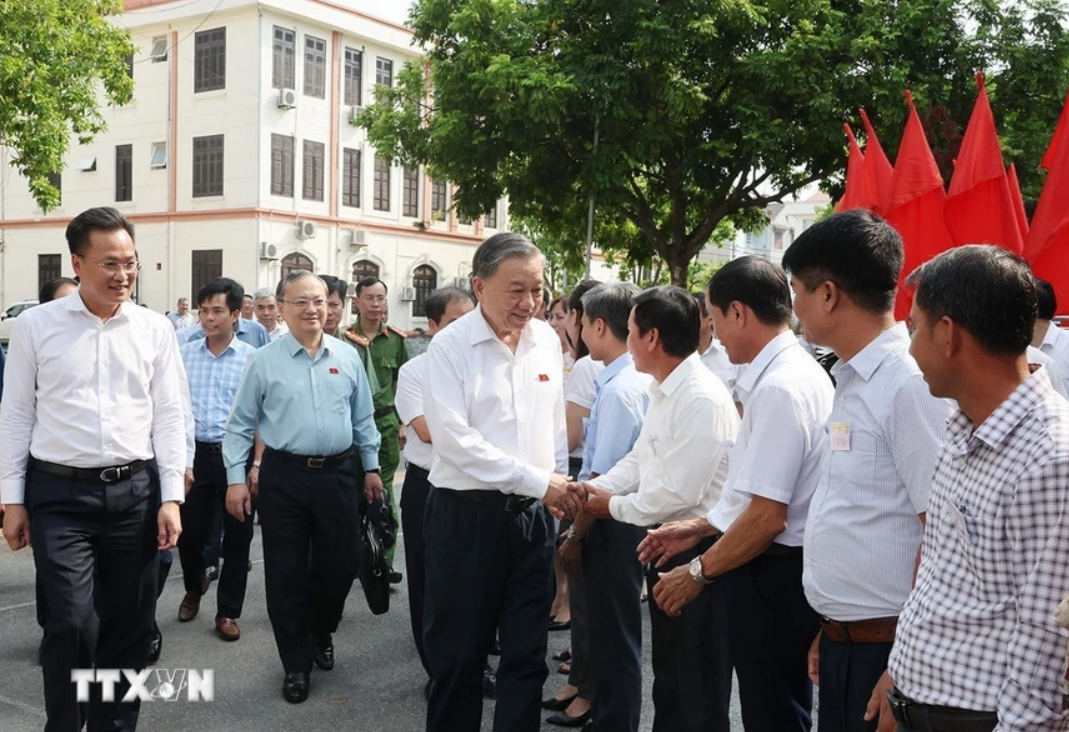 Tổng Bí thư, Chủ tịch nước Tô Lâm tiếp xúc với cử tri huyện Văn Giang, Hưng Yên . Ảnh: Trí Dũng/ TTXVN Tổng Bí thư, Chủ tịch nước Tô Lâm tiếp xúc với cử tri huyện Văn Giang, Hưng Yên . Ảnh: Trí Dũng/ TTXVN