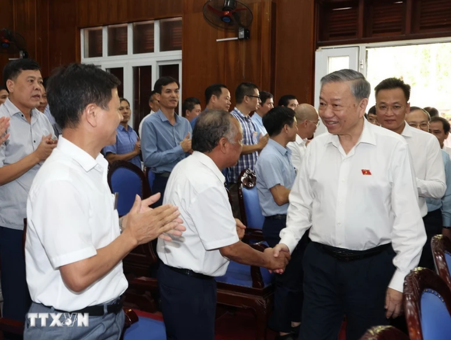 Tổng Bí thư, Chủ tịch nước Tô Lâm tiếp xúc với cử tri huyện Văn Giang, Hưng Yên. Ảnh: Trí Dũng/ TTXVN Tổng Bí thư, Chủ tịch nước Tô Lâm tiếp xúc với cử tri huyện Văn Giang, Hưng Yên. Ảnh: Trí Dũng/ TTXVN