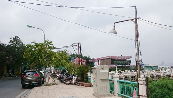 Du thuyền, nhà nổi Hồ Tây vẫn tấp nập trước 'lệnh cấm' ảnh 5