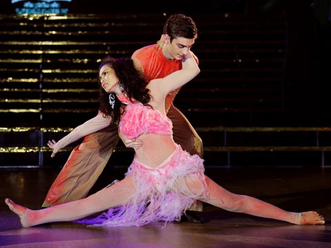 Anh Thư và bạn nhảy Teodor. Anh Thư và bạn nhảy Teodor