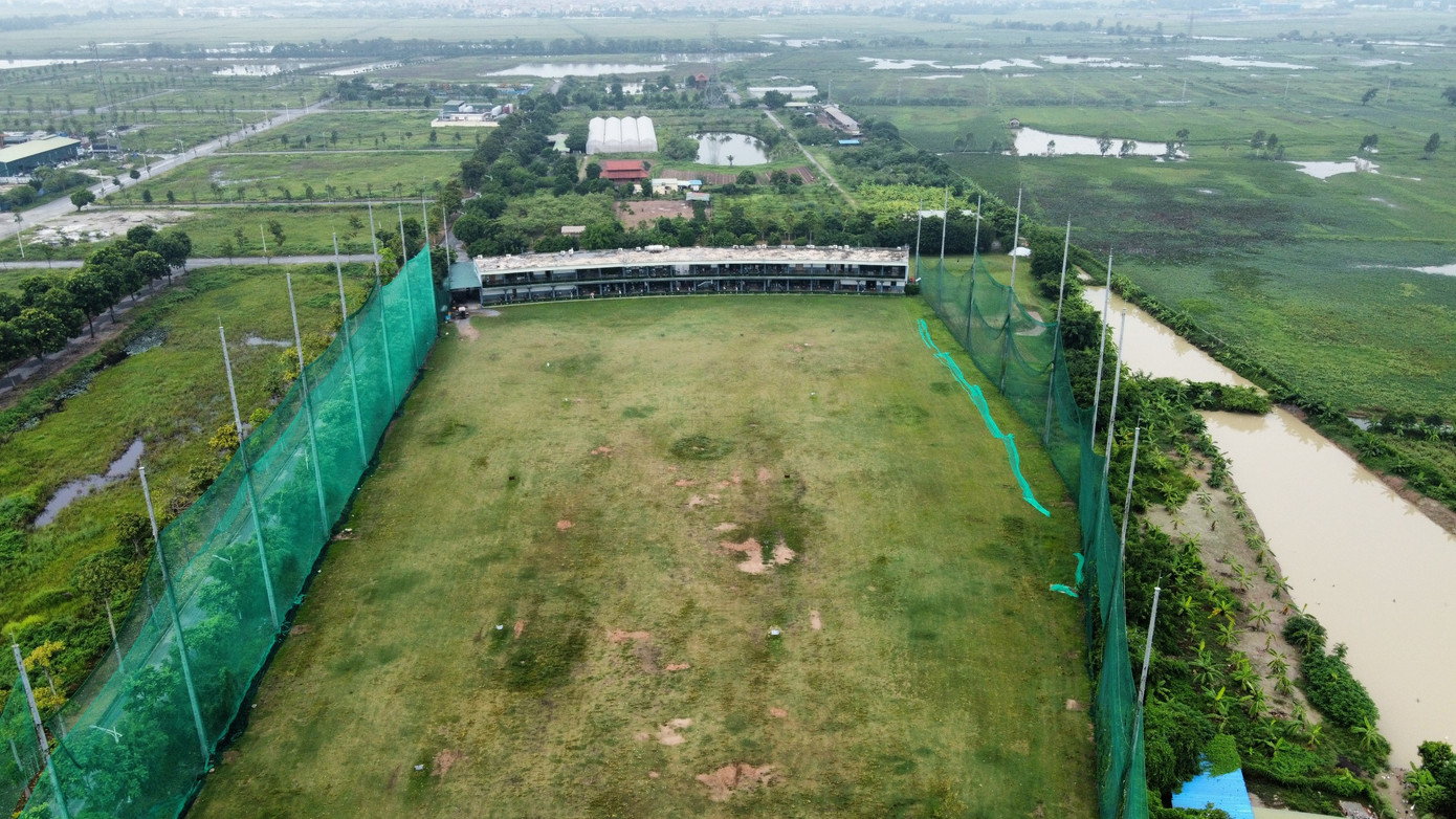 Sân tập golf "khủng" gần 28.000m2 trên khu đất công cộng xây sai quy hoạch, sử dụng đất sai mục đích tại Khu đô thị Thanh Hà - Cienco5 vẫn ngang nhiên hoạt động. Sân tập golf "khủng" gần 28.000m2 trên khu đất công cộng xây sai quy hoạch, sử dụng đất sai mục đích tại Khu đô thị Thanh Hà - Cienco5 vẫn ngang nhiên hoạt động.