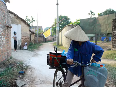 Người dân hoang mang vì “làng có dịch”. Ảnh: M.Đ 