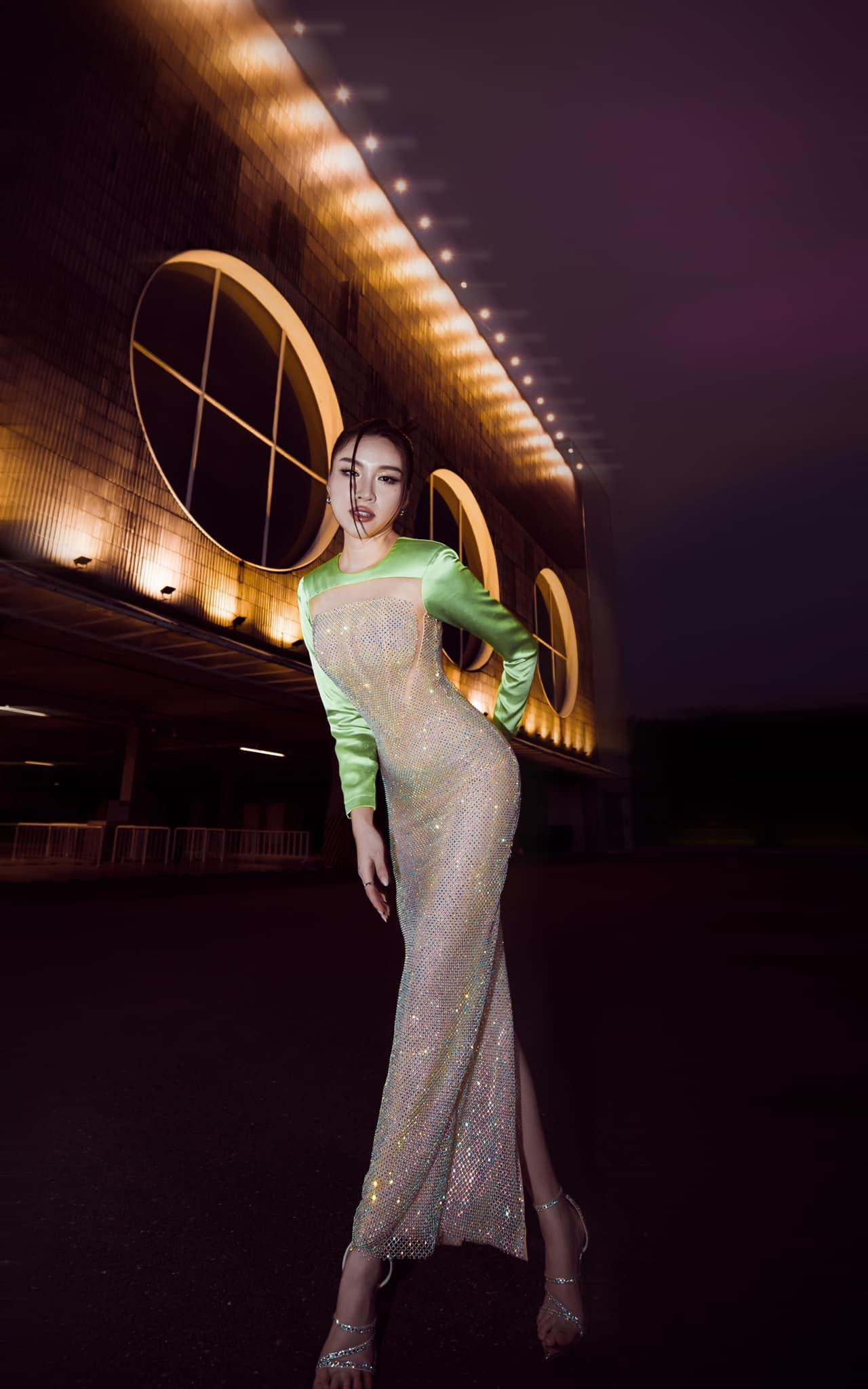 Thanh Thanh Huyền sở hữu chiều cao 1m70, đôi chân dài 1m1, cùng số đo ba vòng ấn tượng: 85-61-89cm. Thanh Thanh Huyền sở hữu chiều cao 1m70, đôi chân dài 1m1, cùng số đo ba vòng ấn tượng: 85-61-89cm.