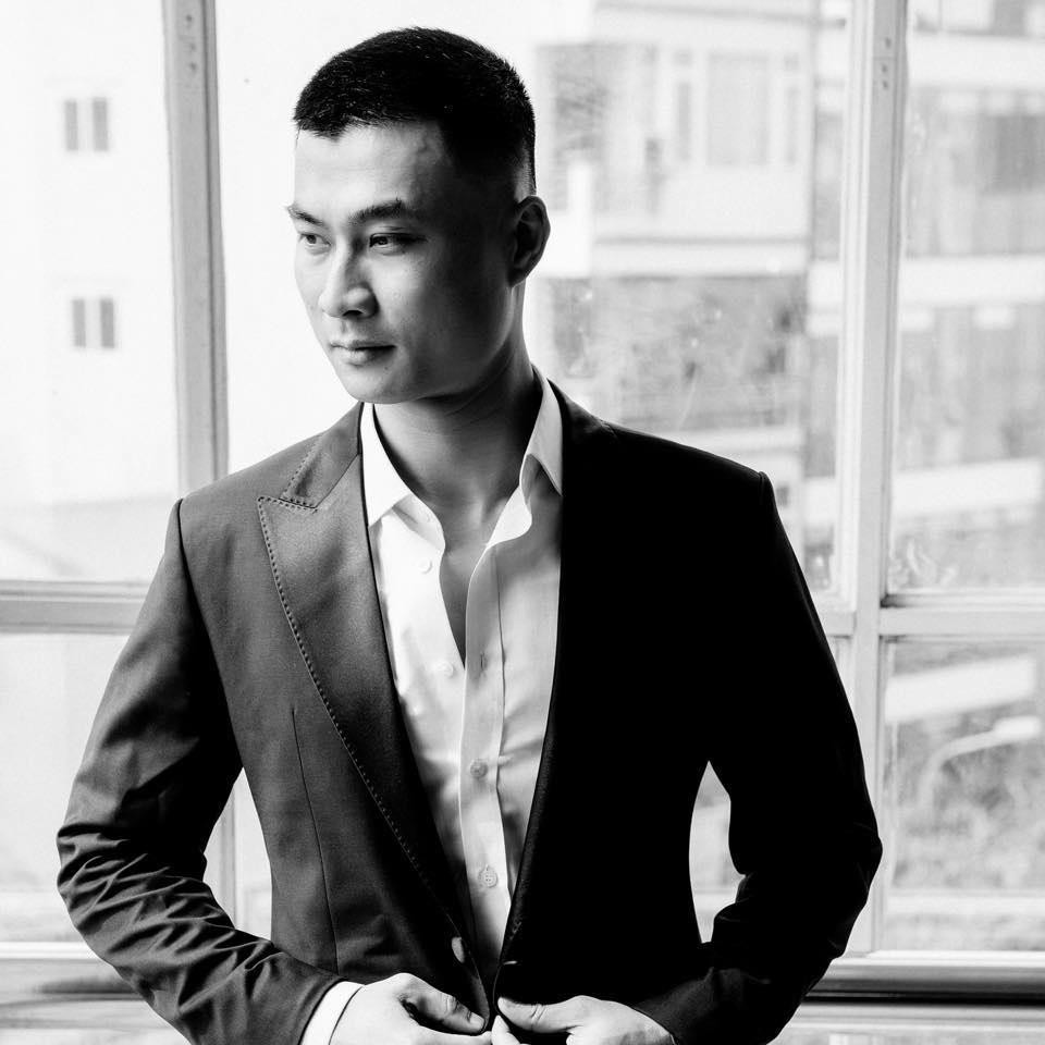 Hưng dễ gần và vui tính chứ không lầm lì, dữ dằn đâu, và càng không mềm như bún, không sợ gà và không bao giờ hà tiện giống Trung “trâu” đâu nhé!