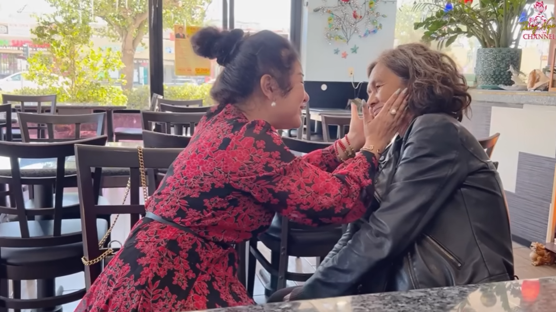 Thúy Nga hạnh phúc tới run người khi gặp lại Kim Ngân.