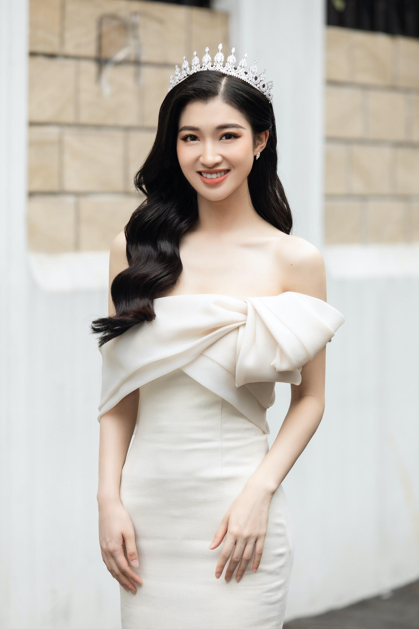 Trong khi Hoa hậu Mai Phương và Á hậu Bảo Ngọc từng có kinh nghiệm tham gia đấu trường nhan sắc ở Hoa hậu Việt Nam 2020 thì Phương Nhi là gương mặt mới. Phương Nhi thổ lộ, đến với Miss World Vietnam 2022 là lần đầu tiên cô biết tới giày cao gót và các kĩ năng trình diễn khác. Phương Nhi thú nhận, so với một số thí sinh khác, cô bắt đầu từ số 0 tròn trĩnh. Ban giám khảo Miss World Vietnam cũng thừa nhận, dù Phương Nhi chưa có nhiều kinh nghiệm nhưng cô đã tiến bộ từng ngày và xứng đáng với ngôi vị Á hậu 2 tại cuộc thi.