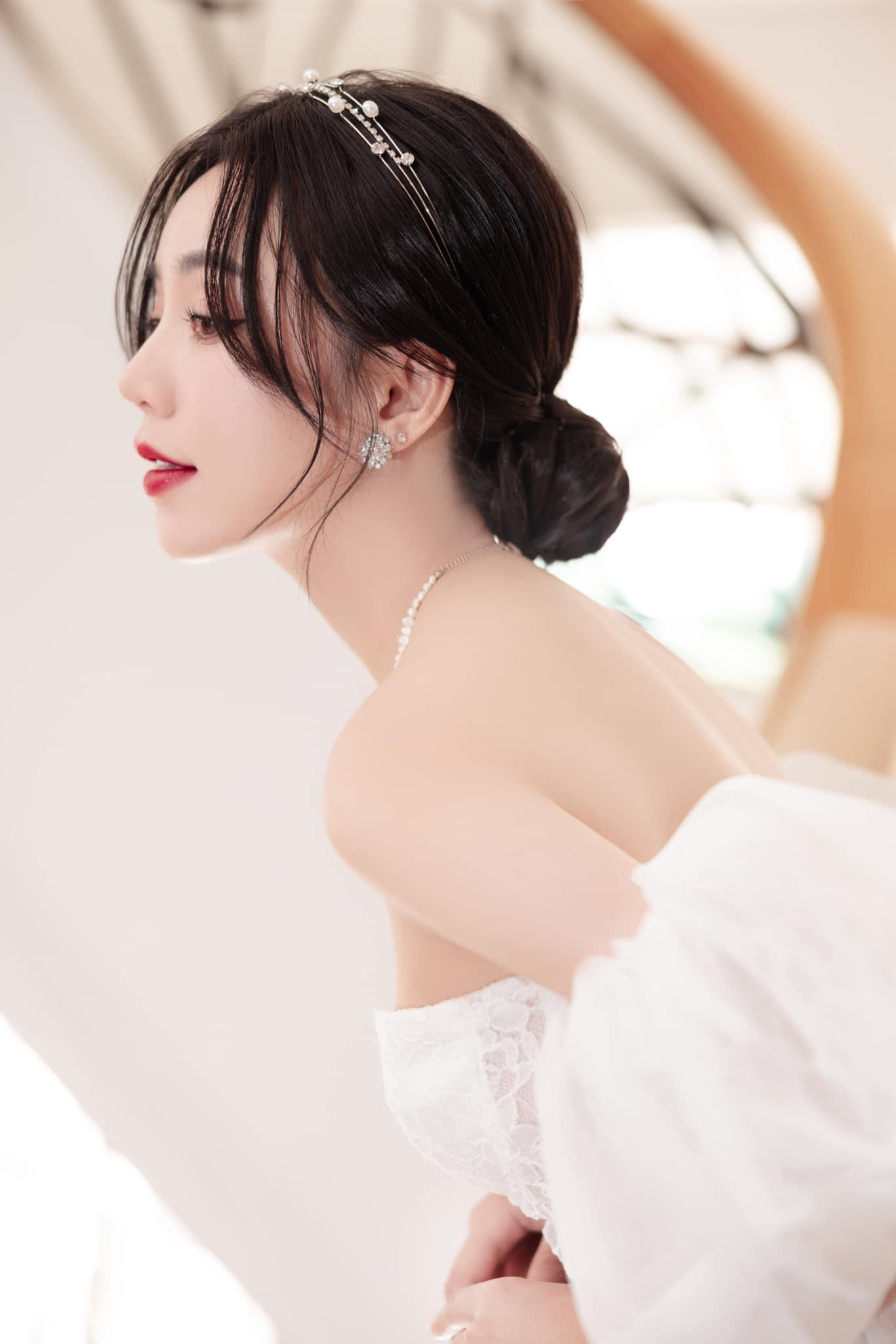 Loạt ảnh Quỳnh Kool đăng tải sau khi tập 10 “Ga-ra hạnh phúc” lên sóng khiến một số khán giả đùa vui: “Quỳnh Kool đẹp nhất khi không thuộc về ai”. Cũng có người dự đoán, sau khi chia tay Quân, Sơn Ca sẽ bắt đầu chuyện tình mới với Khải hoặc Trung trâu (Duy Hưng).