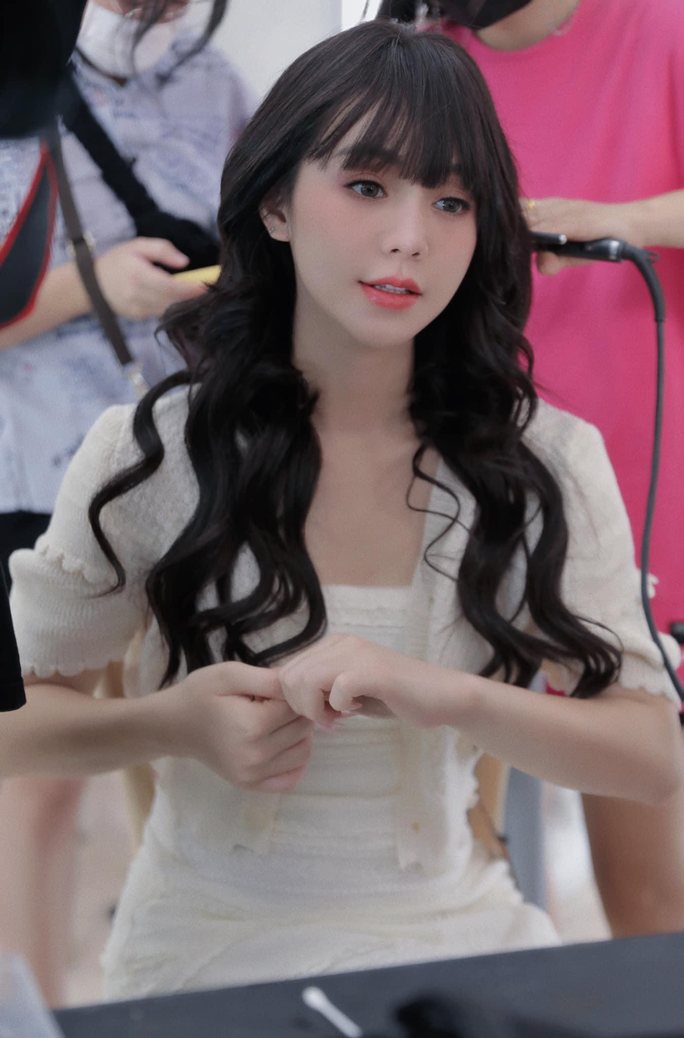 Những khoảnh khắc đời thường của Quỳnh Kool luôn thu hút lượt tương tác lớn từ phía người hâm mộ. Dù mặc đồ gợi cảm hay kín đáo, Quỳnh Kool vẫn quyến rũ với thần sắc xinh đẹp, rạng ngời.