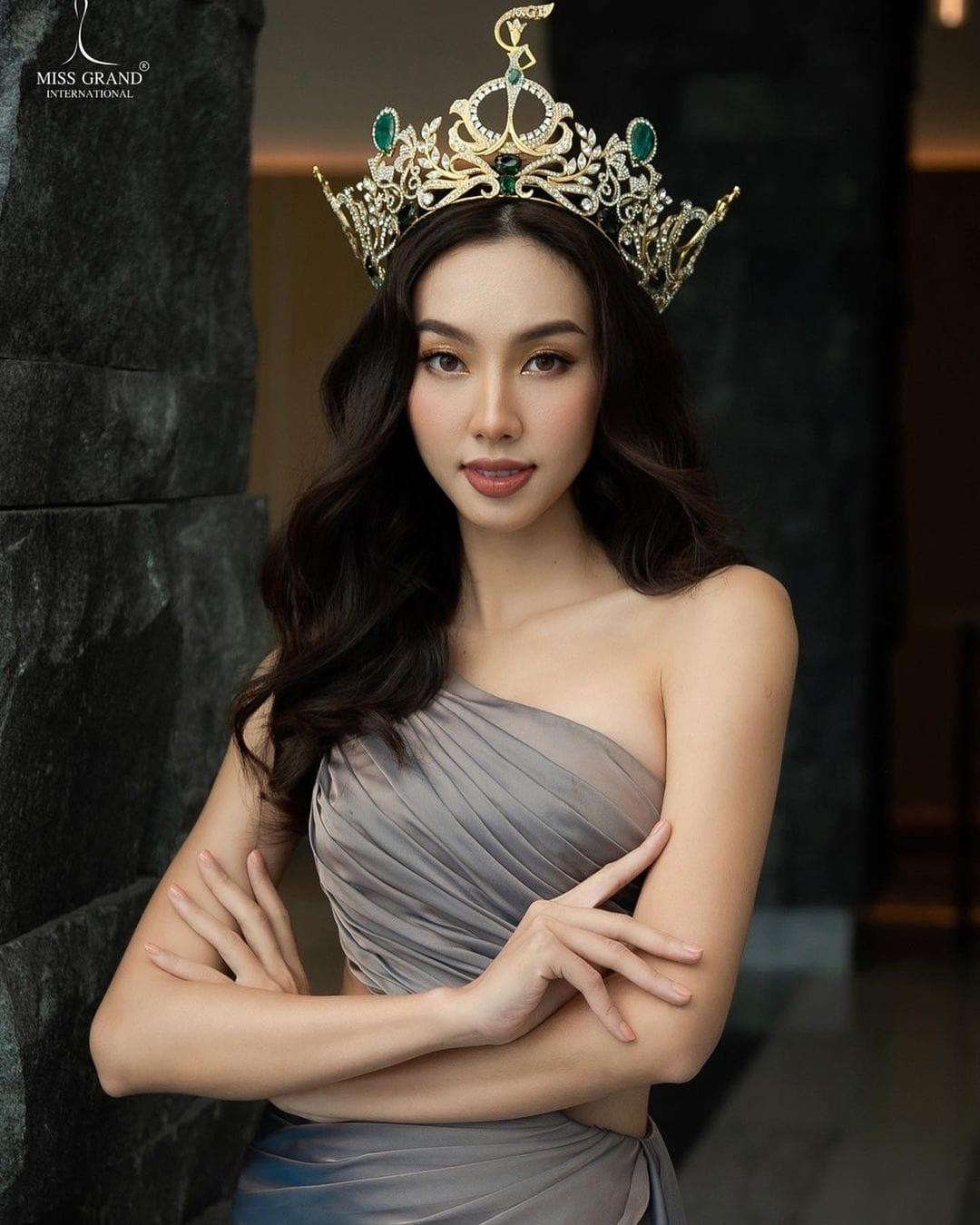 Thuỳ Tiên sang Malaysia từ hôm 25/8 để công tác kết hợp tham gia các sự kiện của cuộc thi Miss Grand Malaysia. Cô sẽ ở đây từ ngày 25 - 29/8, sau đó Thuỳ Tiên sẽ sang Ấn Độ để tham dự chung kết Miss Grand India từ 1 - 4/9.