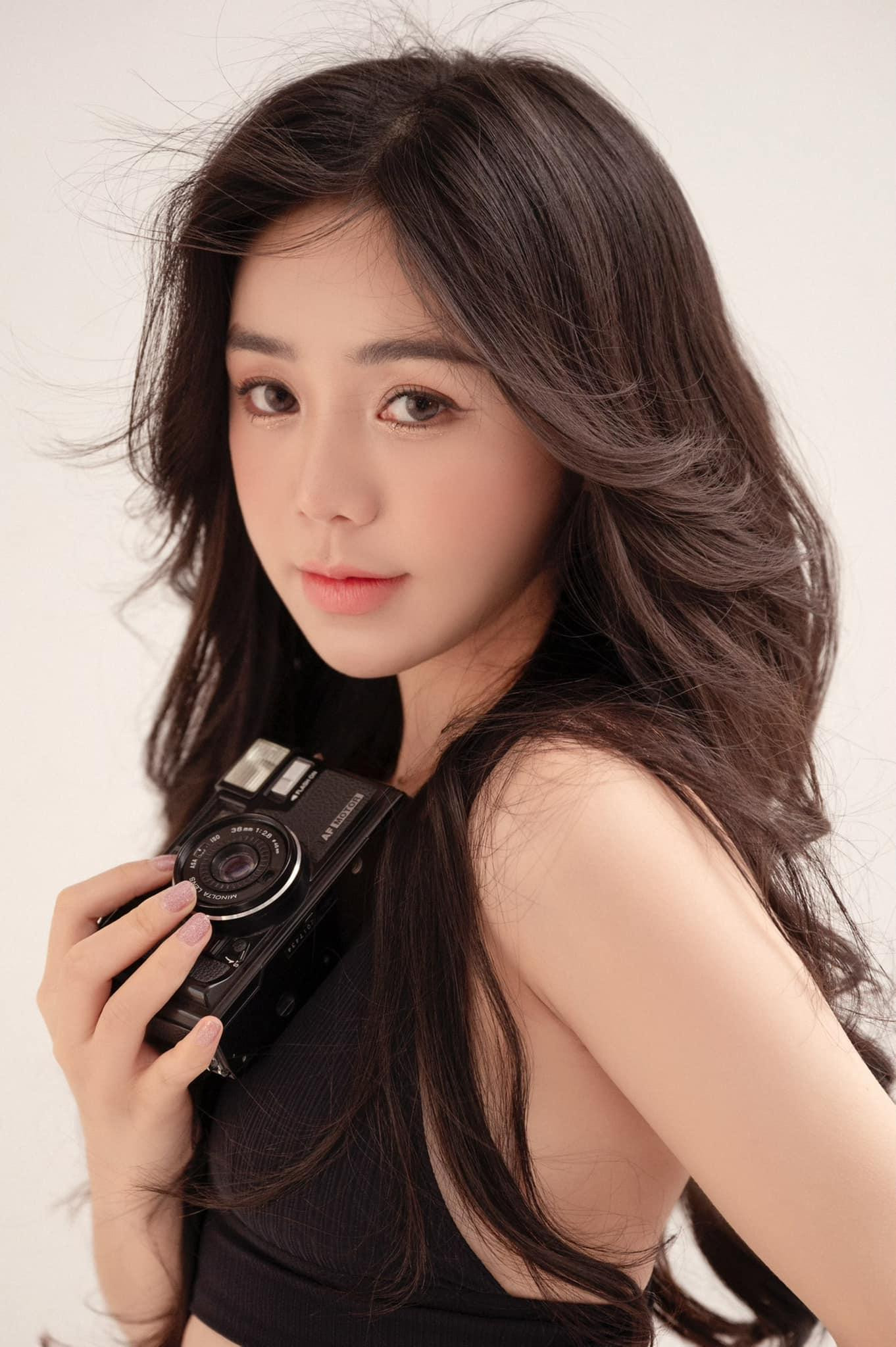 Trước “Ga-ra hạnh phúc”, Quỳnh Kool từng nhận nhiều vai diễn ấn tượng trong các phim giờ vàng của VTV. Trong đó, phải kể đến như: Hướng dương ngược nắng, Đừng bắt em phải quên, Hãy nói lời yêu, Anh có phải đàn ông không?... Trước “Ga-ra hạnh phúc”, Quỳnh Kool từng nhận nhiều vai diễn ấn tượng trong các phim giờ vàng của VTV. Trong đó, phải kể đến như: Hướng dương ngược nắng, Đừng bắt em phải quên, Hãy nói lời yêu, Anh có phải đàn ông không?...