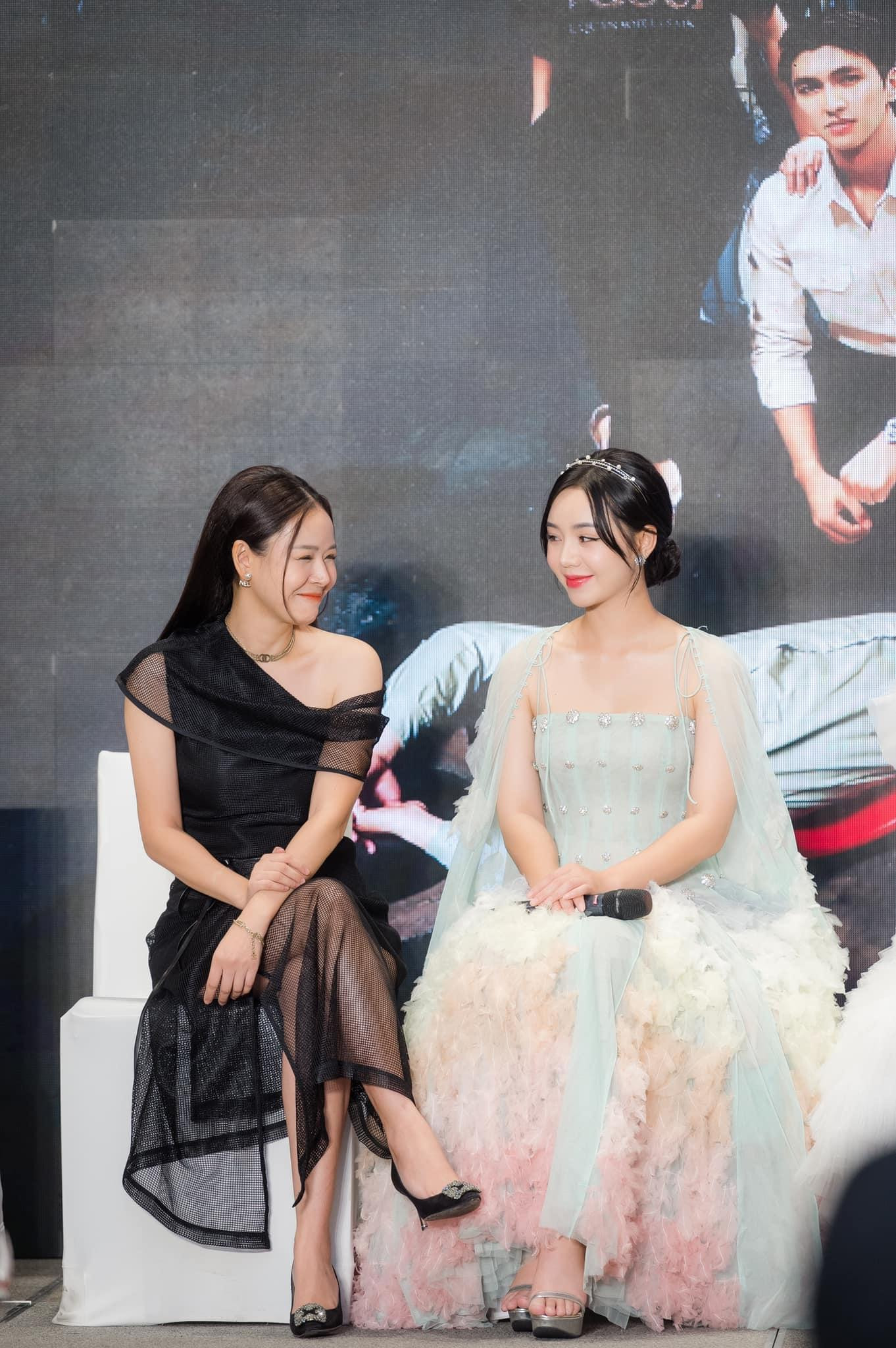 Diễn viên Diễm Hương và Quỳnh Kool trong buổi ra mắt phim "Ga-ra hạnh phúc".