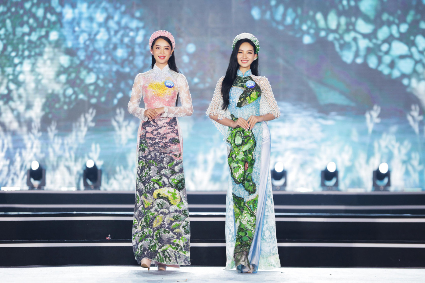 Chung kết Miss World Vietnam- Hoa hậu Thế giới Việt Nam 2022 diễn ra vào lúc 20h ngày 12/8 tại Quy Nhơn, Bình Định. Top 37 thí sinh của vòng Chung kết mở đầu với phần trình diễn áo dài.