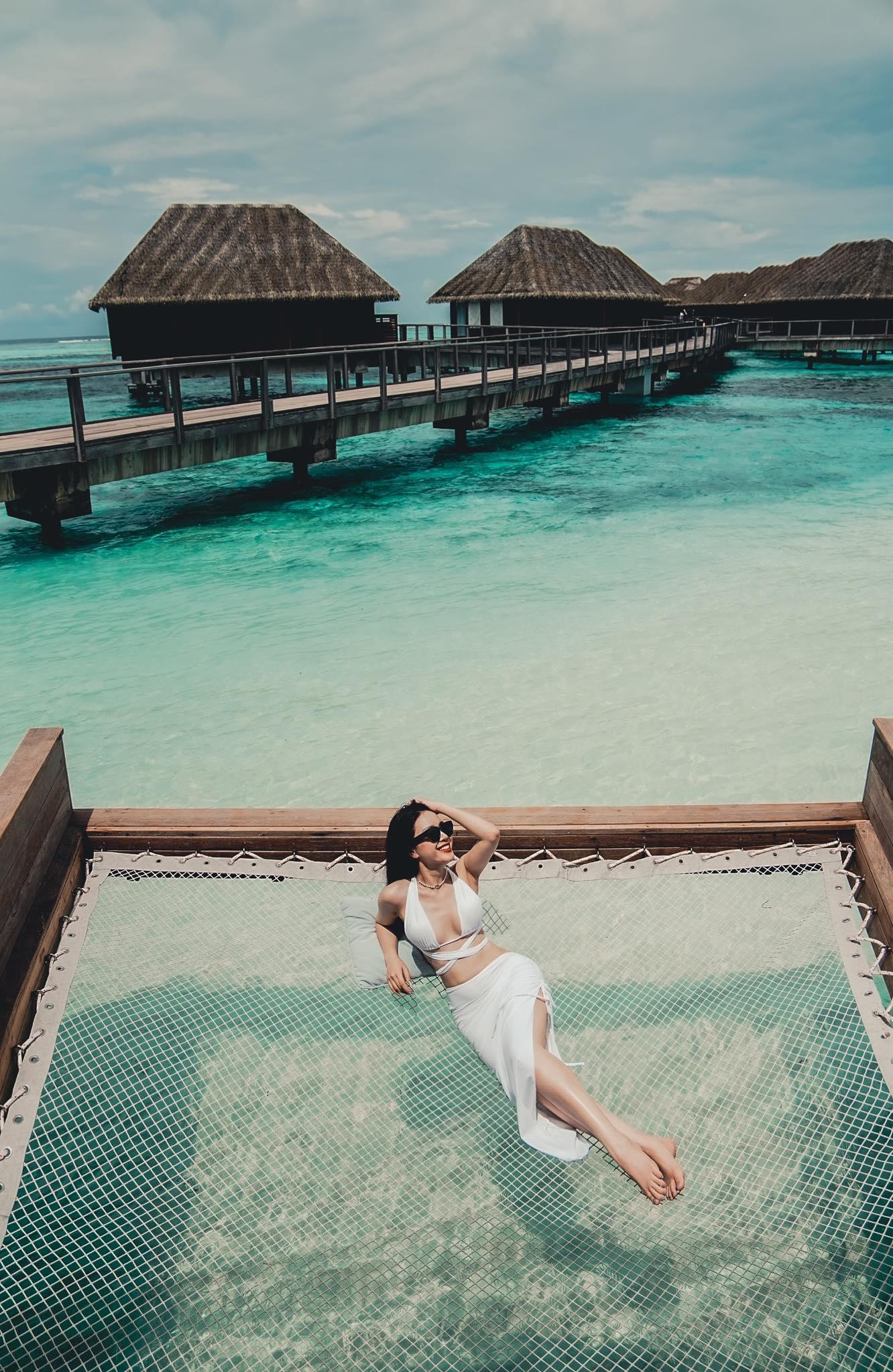 Hiện tại, Mai Phương vẫn gắn bó với VTV dù sau khi kết hôn, thời gian của cô có phần hạn hẹp. “Thời gian đầu sau khi kết hôn thì Phương khá hoang mang vì khối lượng công việc nhiều mà thời gian lại hạn hẹp. Tuy nhiên, sau đó Phương sắp xếp được ổn thỏa thì tức là Phương phải giảm thiểu công việc. Trước đây, Phương thuộc tuýp “tham công tiếc việc”. Nhưng từ khi lấy chồng, Phương tiết chế hơn và cũng nhận được sự thông cảm, thấu hiểu từ các anh chị đồng nghiệp, lãnh đạo cơ quan nên dù trong công việc hay cuộc sống đều ổn cả”- Mai Phương chia sẻ.