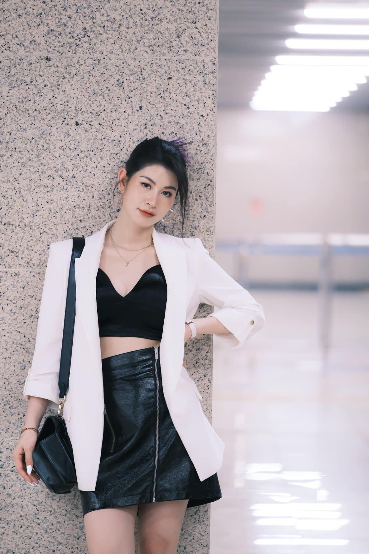 Ngoài đời, Huyền Trang biến hoá với nhiều phong cách thời trang. Cô được nhận xét sở hữu ngoại hình xinh đẹp, cá tính.