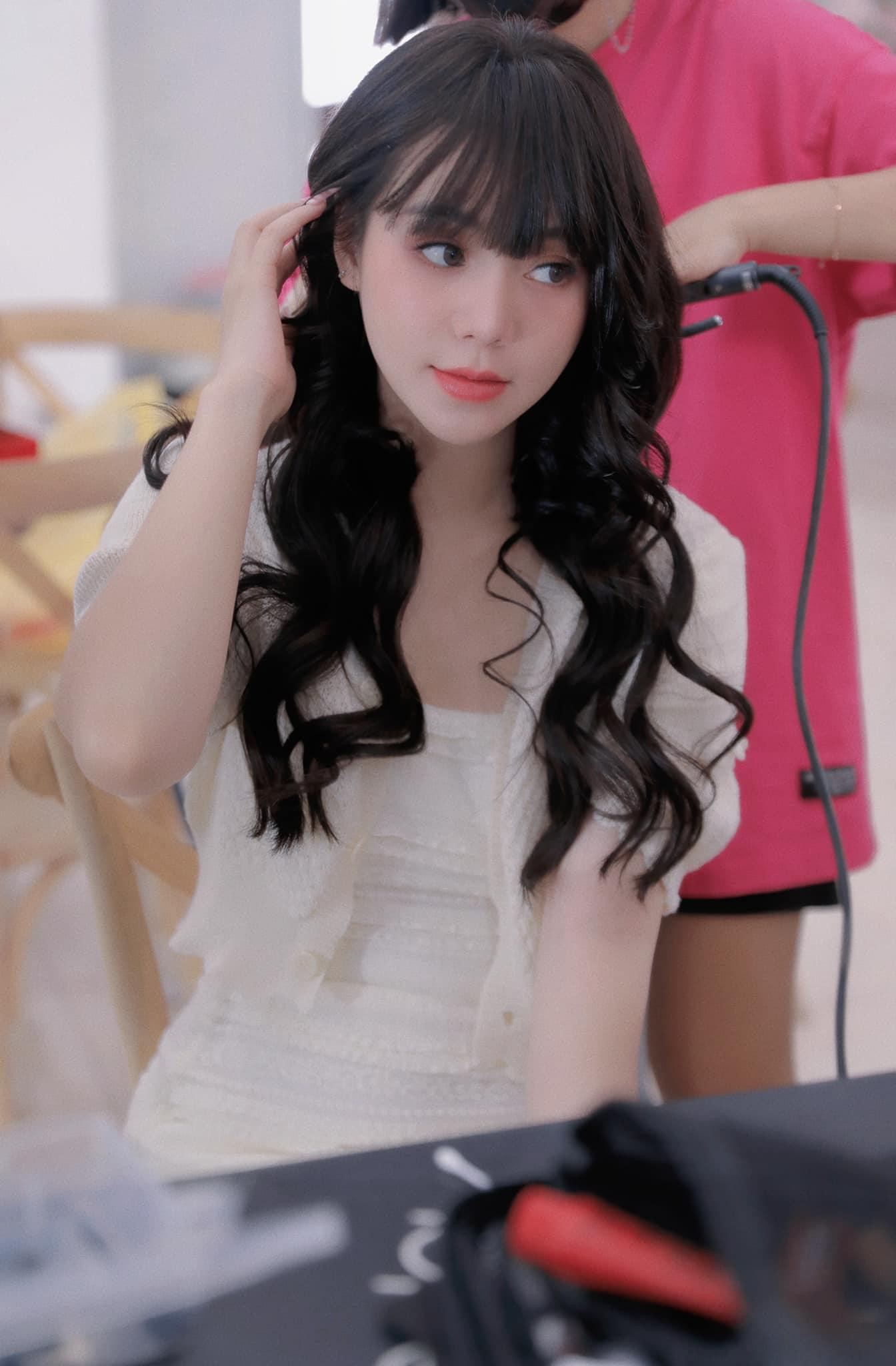 Quỳnh Kool gây ấn tượng ban đầu với những vai hotgirl trong Kem Xôi TV và Loa phường. Về sau, cô nàng khẳng định mình trong loạt phim truyền hình đình đám với khả năng diễn xuất đáng nể.