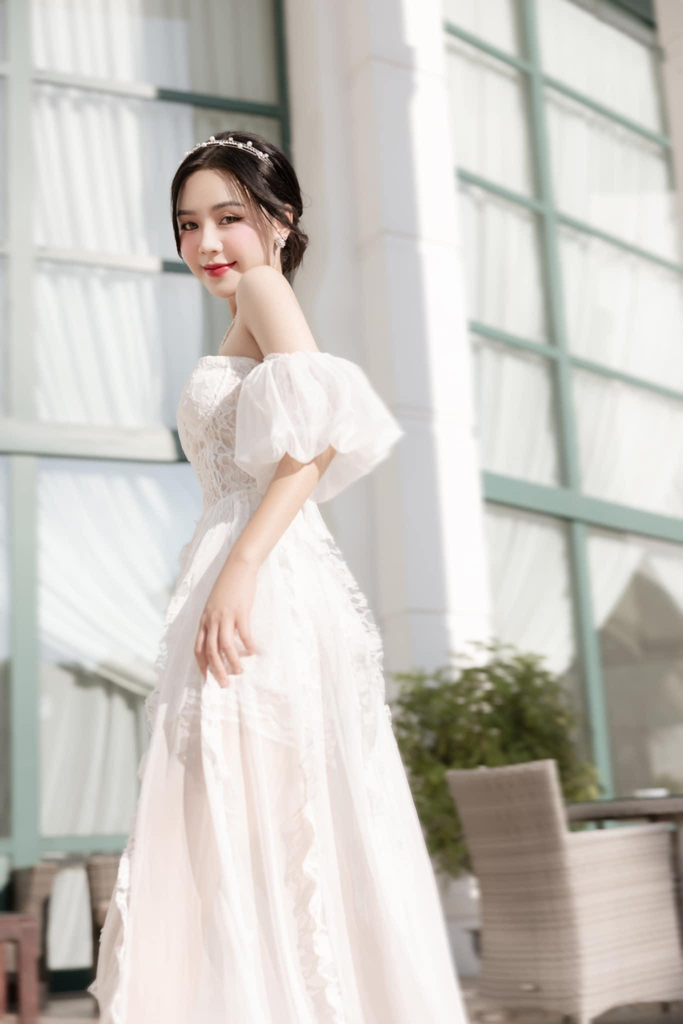 Trung trâu thể hiện rõ tình ý của mình dành cho Sơn Ca và luôn dành sự quan tâm cho cô. Tuy nhiên, Sơn Ca chưa từng rung động và chỉ xem cậu như đồng nghiệp bình thường ở ga-ra. Những phân đoạn giữa Sơn Ca và Trung trâu luôn khiến người xem bật cười vì độ giải trí cao.