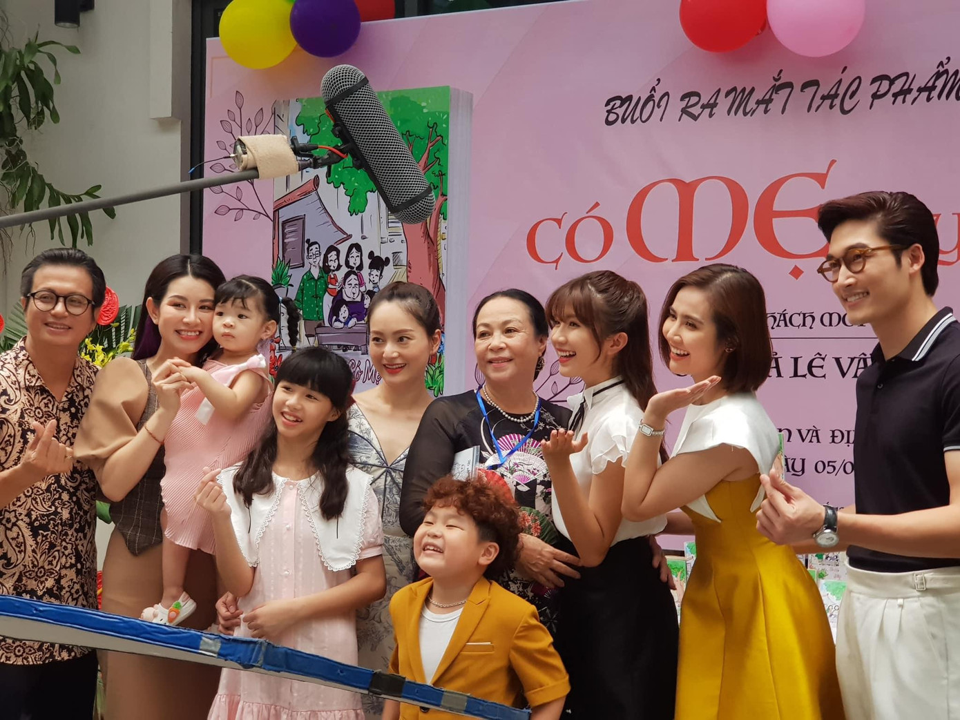 Hậu trường cảnh ra mắt truyện tranh đầu tay của Vân Vân. Lúc này, mẹ Nga từ cõi chết trở về nhưng không còn tỉnh táo và minh mẫn nữa.