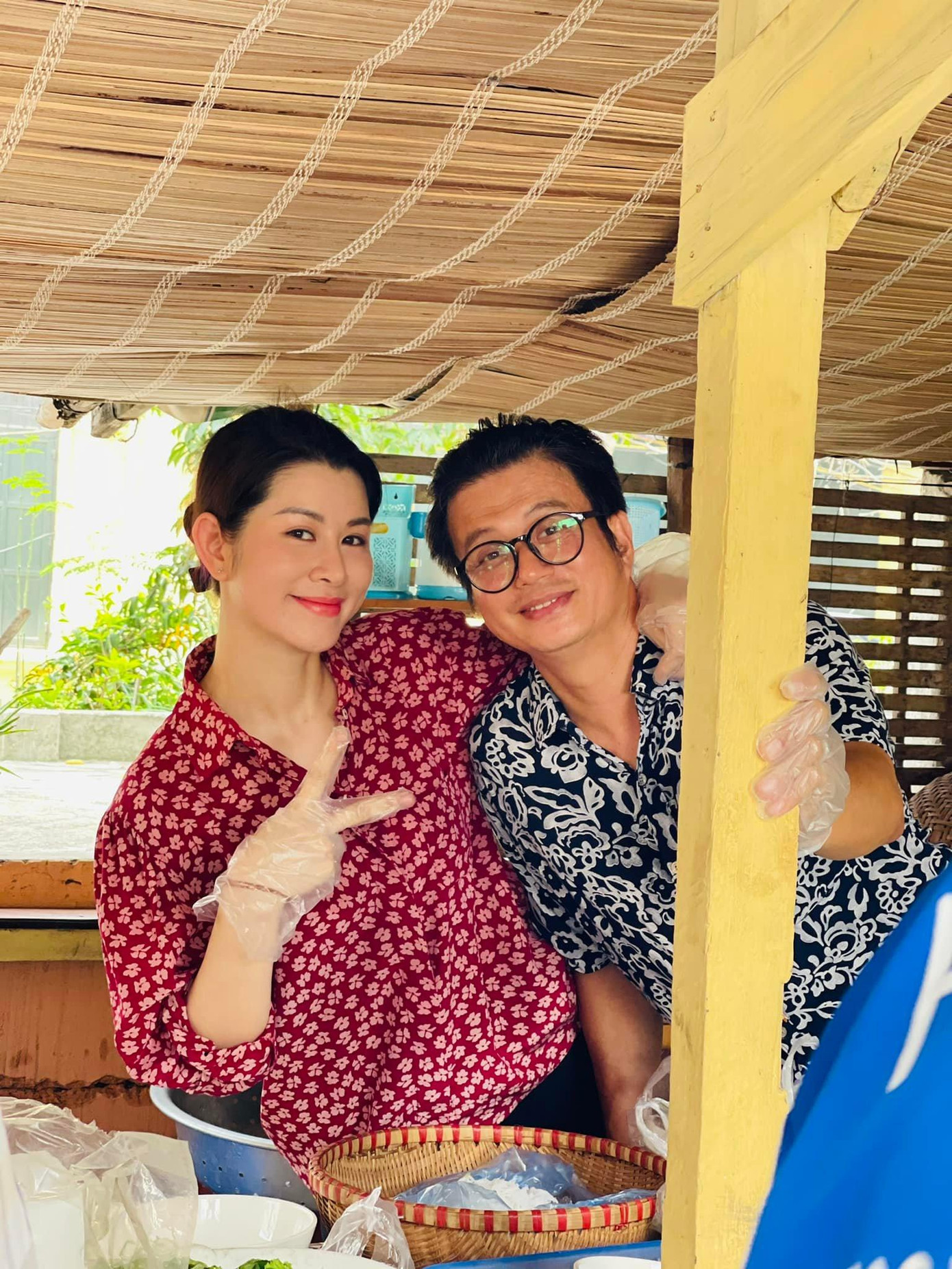 Mới đây, diễn viên Lưu Huyền Trang- người vào vai Mộng Mơ trong “Thương ngày nắng về” chia sẻ loạt ảnh hậu trường kèm dòng trạng thái đầy lưu luyến: “Thời gian trôi qua mau, chỉ còn lại những kỉ niệm…”.