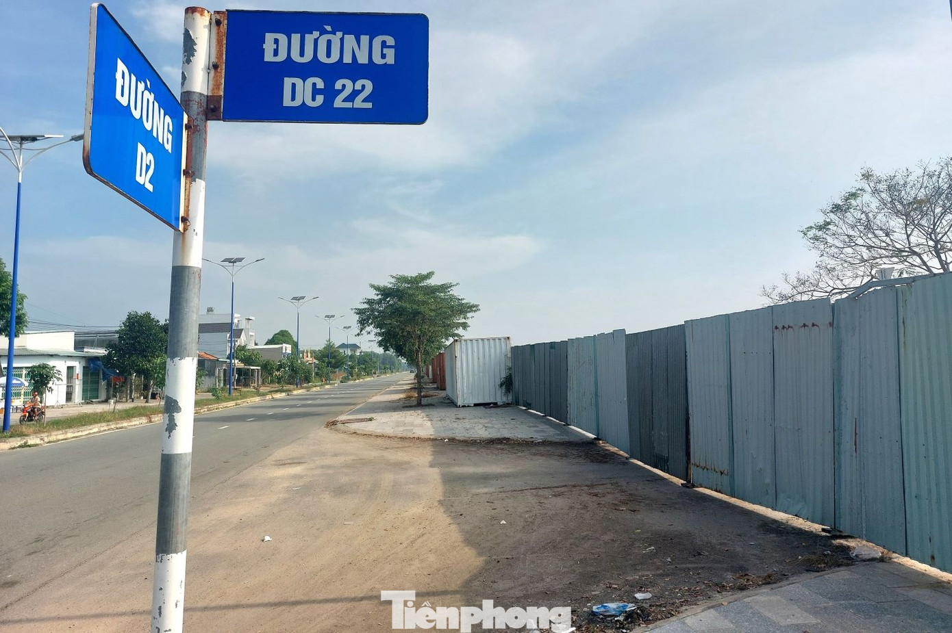 Một tuyến đường trong dự án hướng UBND phường Phú Tân được rào chắn lại. Một tuyến đường trong dự án hướng UBND phường Phú Tân được rào chắn lại.