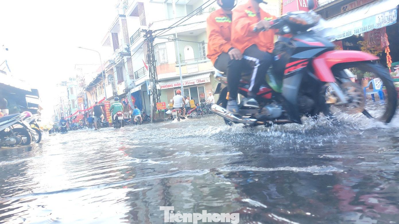 Chợ Thủ Dầu Một được xây dựng và tồn tại gần 200 năm. Đây là ngôi chợ lớn và lâu đời nhất tại tỉnh Bình Dương, nằm giáp sông Sài Gòn. Chợ Thủ Dầu Một được xây dựng và tồn tại gần 200 năm. Đây là ngôi chợ lớn và lâu đời nhất tại tỉnh Bình Dương, nằm giáp sông Sài Gòn.