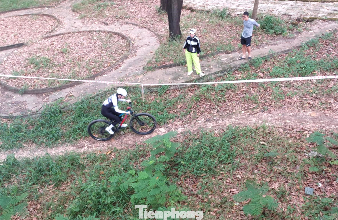 Tại công viên Thủ Dầu Một (phường Hiệp Thành, TP.Thủ Dầu Một) diễn ra giải đua xe đạp địa hình. Sự kiện thu hút đông đảo vận động viên tham gia tranh tài. Tại công viên Thủ Dầu Một (phường Hiệp Thành, TP.Thủ Dầu Một) diễn ra giải đua xe đạp địa hình. Sự kiện thu hút đông đảo vận động viên tham gia tranh tài.