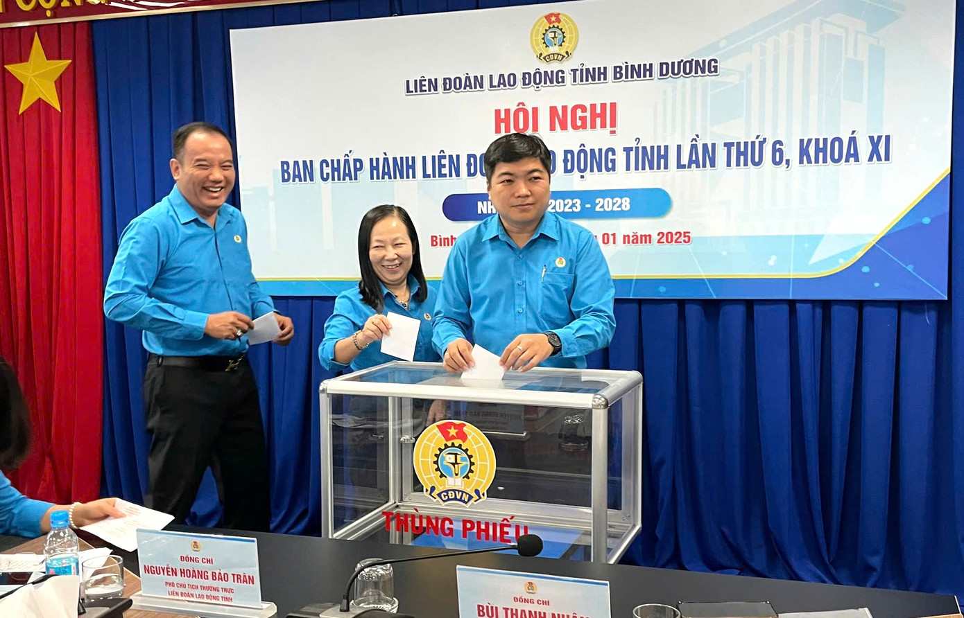 Hội nghị tiến hành bỏ phiếu bầu bổ sung Ủy viên Ban chấp hành, Ủy viên Ban thường vụ và chức danh Chủ tịch LĐLĐ tỉnh Bình Dương khóa XI nhiệm kỳ 2023-2028. Hội nghị tiến hành bỏ phiếu bầu bổ sung Ủy viên Ban chấp hành, Ủy viên Ban thường vụ và chức danh Chủ tịch LĐLĐ tỉnh Bình Dương khóa XI nhiệm kỳ 2023-2028.