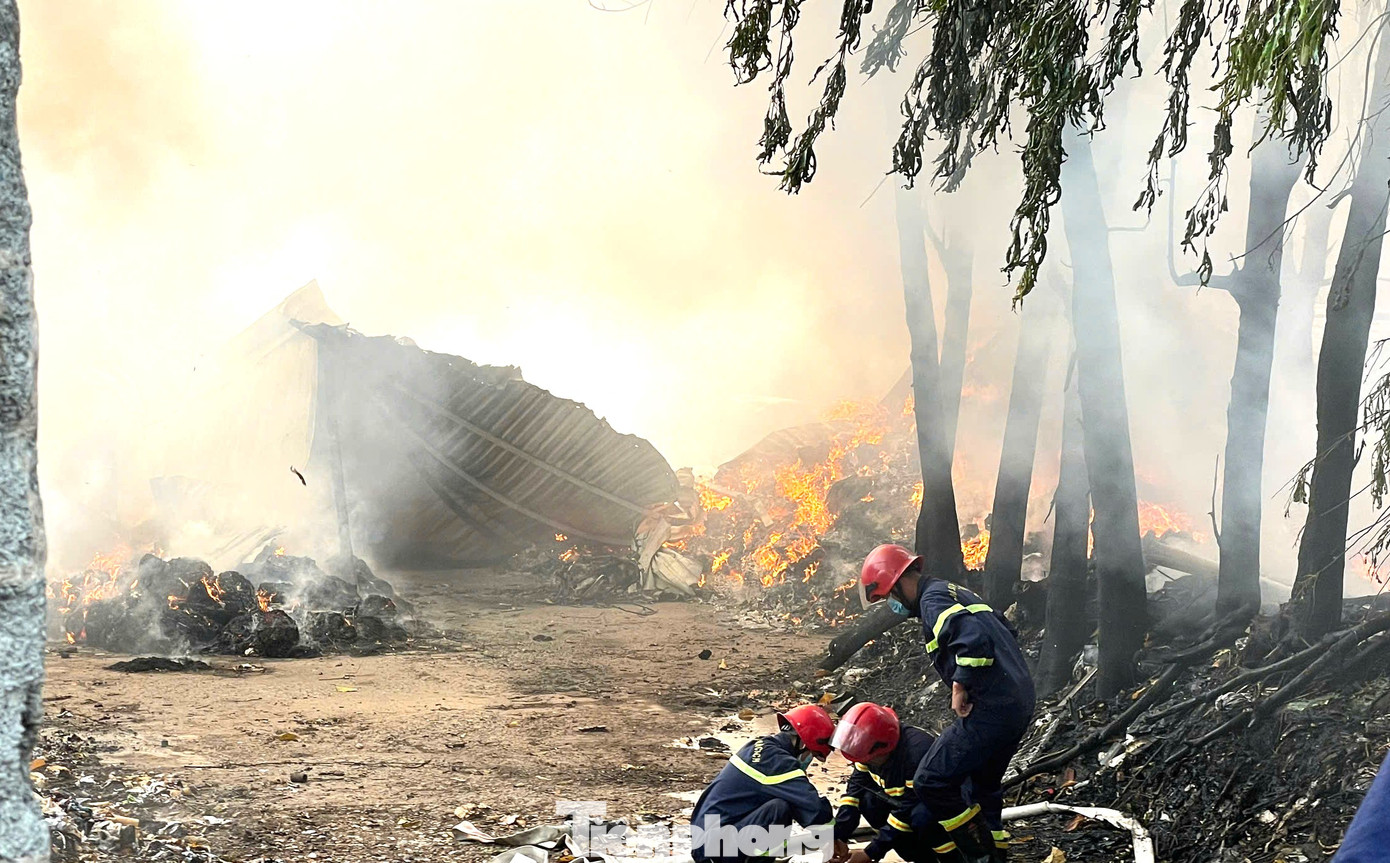 Hiện trường vụ cháy bãi phế liệu