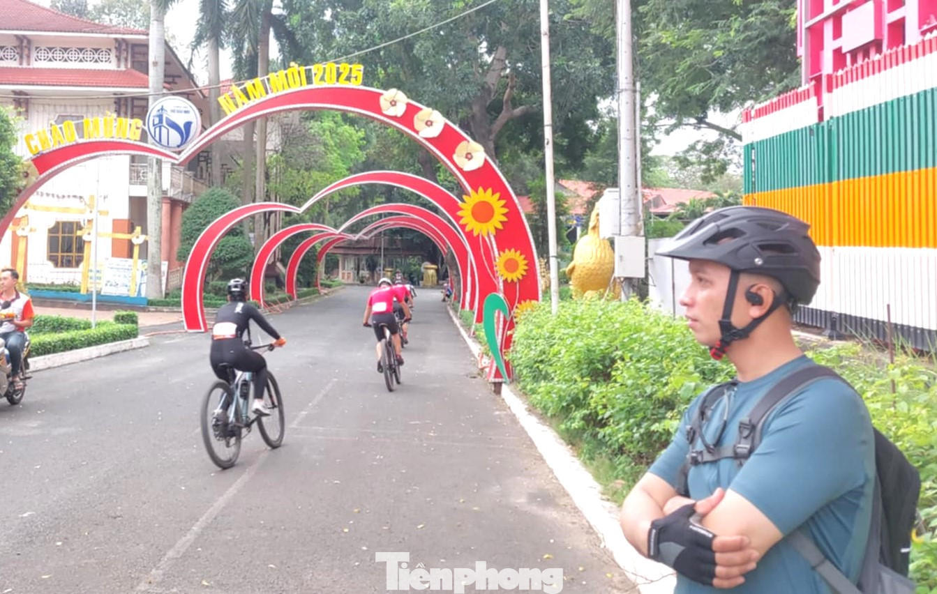 Sáng 1/1, chào mừng Tết dương lịch 2025 và kỷ niệm 28 năm Ngày thành lập tỉnh Bình Dương, địa phương này tổ chức nhiều hoạt động văn hóa văn nghệ, thể dục thể thao phong phú, sôi nổi. Sáng 1/1, chào mừng Tết dương lịch 2025 và kỷ niệm 28 năm Ngày thành lập tỉnh Bình Dương, địa phương này tổ chức nhiều hoạt động văn hóa văn nghệ, thể dục thể thao phong phú, sôi nổi.