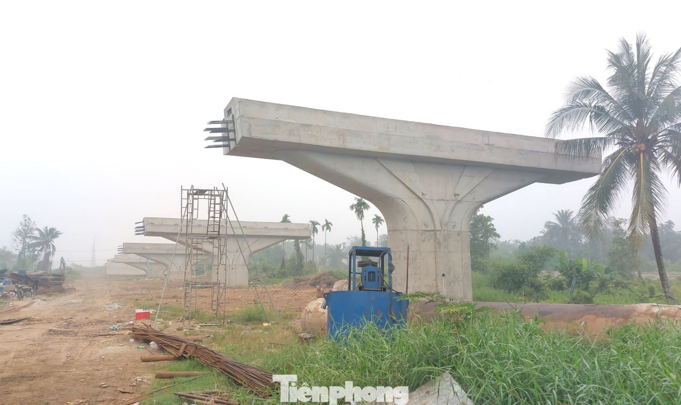 Cầu Bình Gởi nối 2 bờ sông Sài Gòn giữa xã An Sơn (thành phố Thuận An, tỉnh Bình Dương) và xã Bình Mỹ (huyện Củ Chi, TPHCM). Đây là một trong những cây cầu vượt sông Sài Gòn kết nối tỉnh Bình Dương và TPHCM và là một thành phần thuộc dự án đường Vành đai 3 TPHCM.