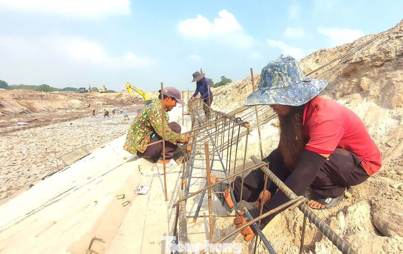 Theo báo cáo của Ban Quản lý dự án ngành Nông nghiệp và Phát triển nông thôn tỉnh Bình Dương, dự án được chia làm 10 gói thầu thi công xây dựng với tổng dự vốn khoảng 2.238 tỷ đồng. Việc thi công được triển khai từ đầu năm 2024.
