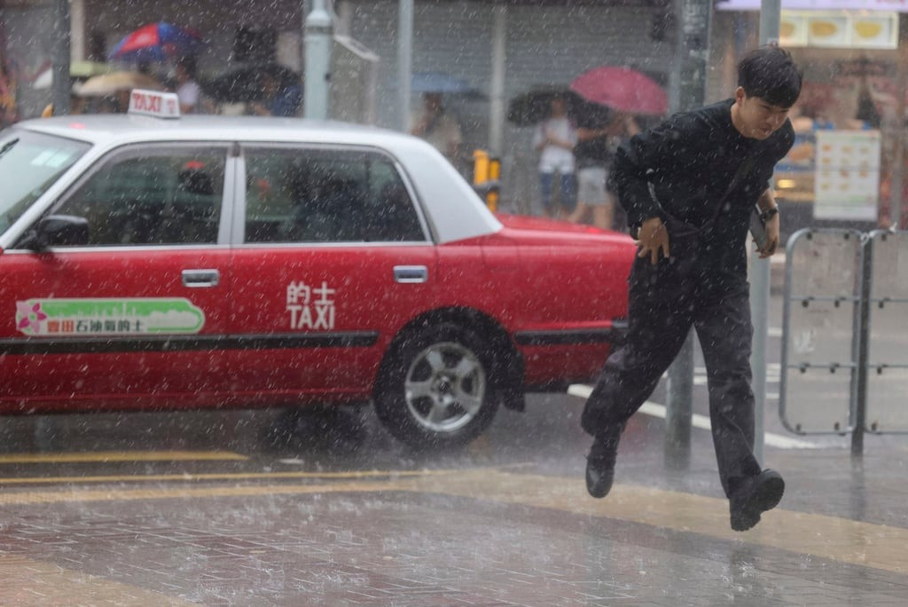 Mưa lớn ở Hồng Kông (Trung Quốc) vì bão YAGI. (Ảnh: SCMP)