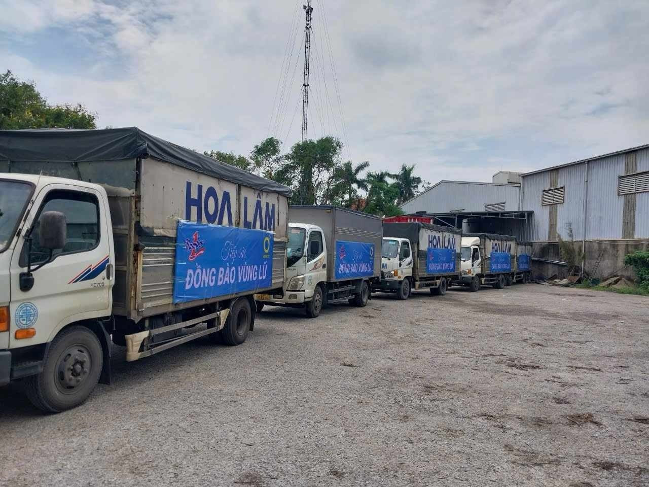 Các chuyến xe tiếp sức đồng bào vùng lũ liên tục được Tân Hiệp Phát chuyển đi trong 2 ngày qua.