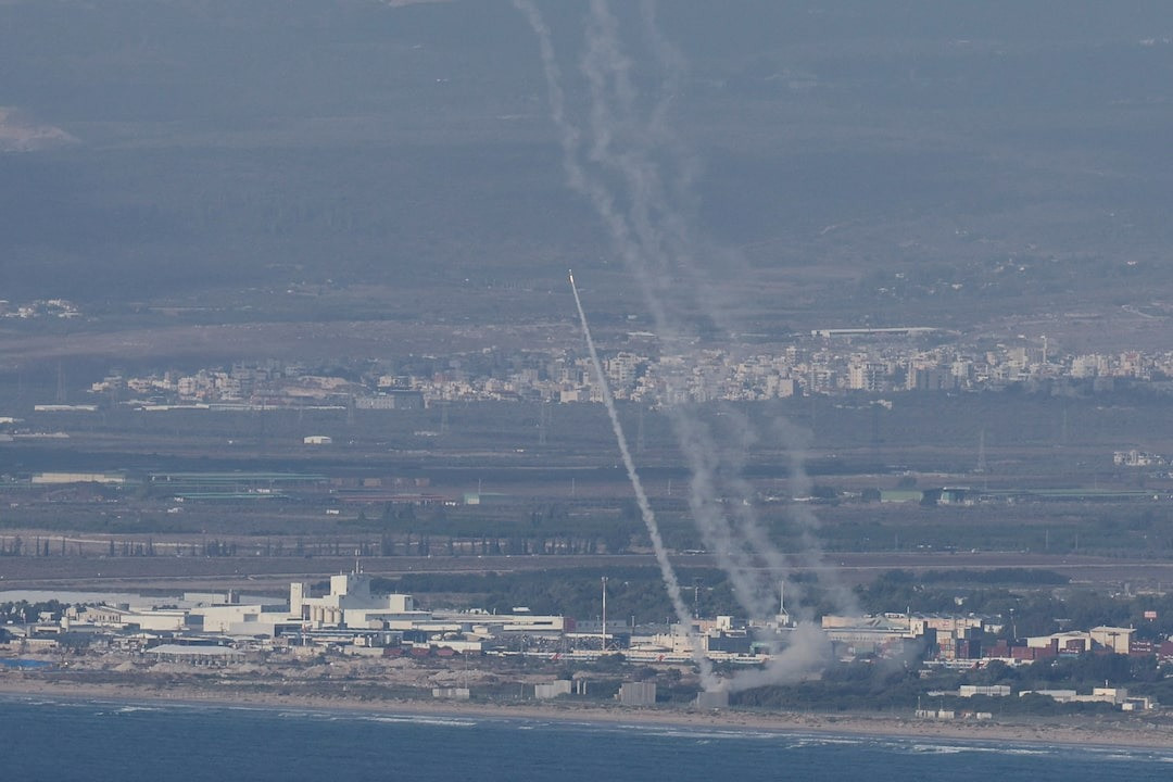 Hệ thống Vòm Sắt của Israel được kích hoạt để ngăn chặn rocket của Hezbollah. (Ảnh: Reuters) Hệ thống Vòm Sắt của Israel được kích hoạt để ngăn chặn rocket của Hezbollah. (Ảnh: Reuters)