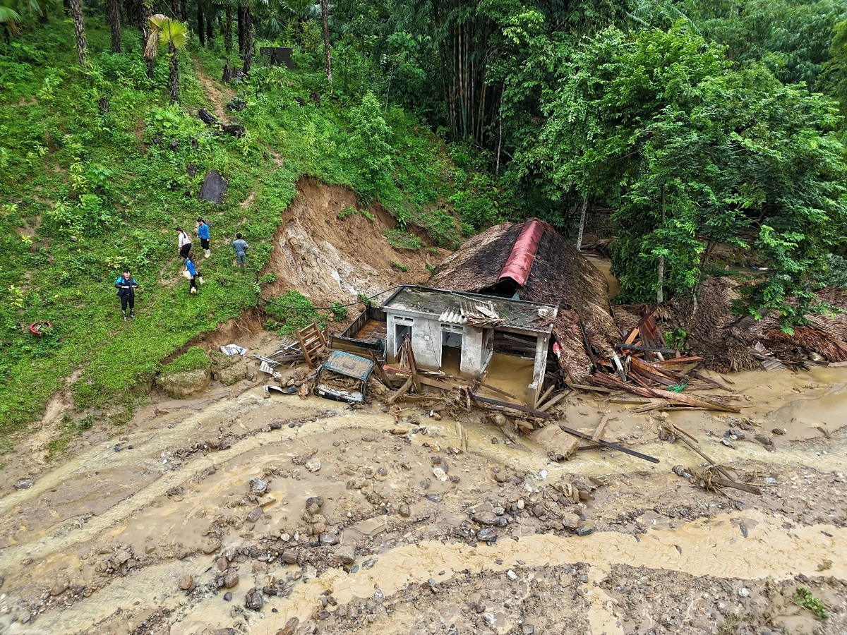 Toàn bộ khoản đóng góp sẽ được Vingroup chuyển đến tận tay những gia đình bị thiệt hại, tham gia các hoạt động nhằm khôi phục cuộc sống và sinh hoạt cho đồng bào sau cơn bão lũ. Ảnh: Ngọc Tân Toàn bộ khoản đóng góp sẽ được Vingroup chuyển đến tận tay những gia đình bị thiệt hại, tham gia các hoạt động nhằm khôi phục cuộc sống và sinh hoạt cho đồng bào sau cơn bão lũ. Ảnh: Ngọc Tân