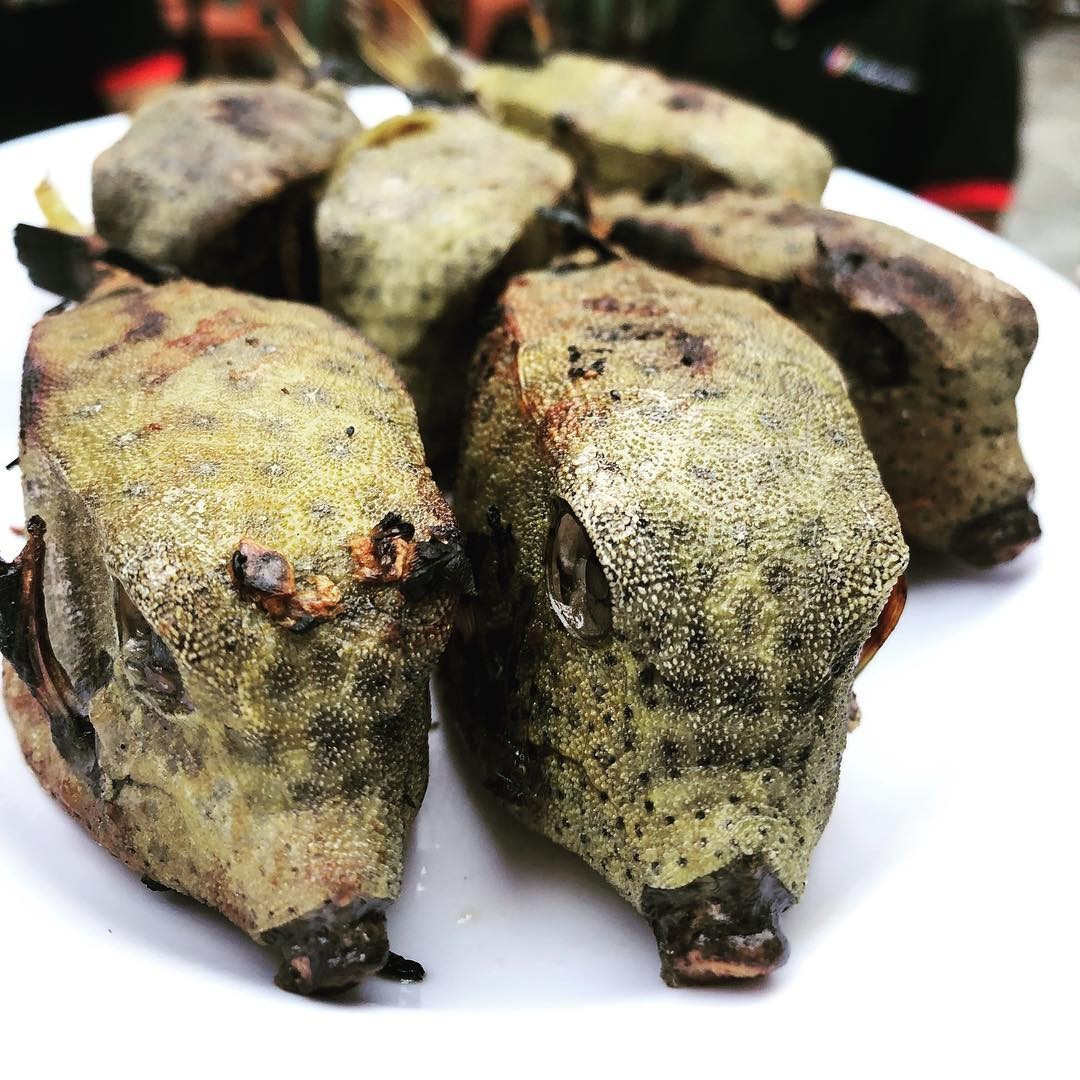 Cá bò hòm nướng, chấm cùng muối tiêu ớt hay các loại mắm đều ngon. Ảnh: @hanguyen0106.