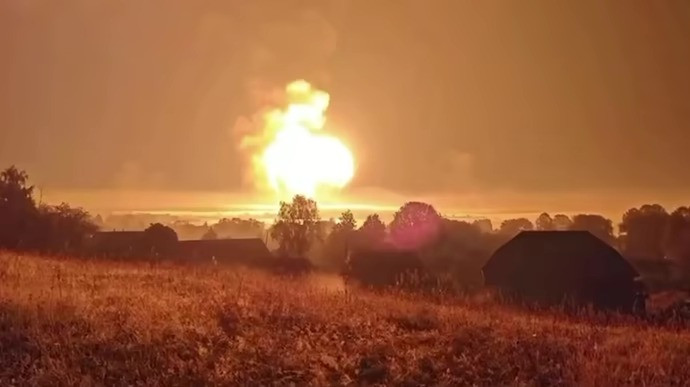 Hiện trường vụ cháy nhìn từ xa. (Ảnh: Pravda)