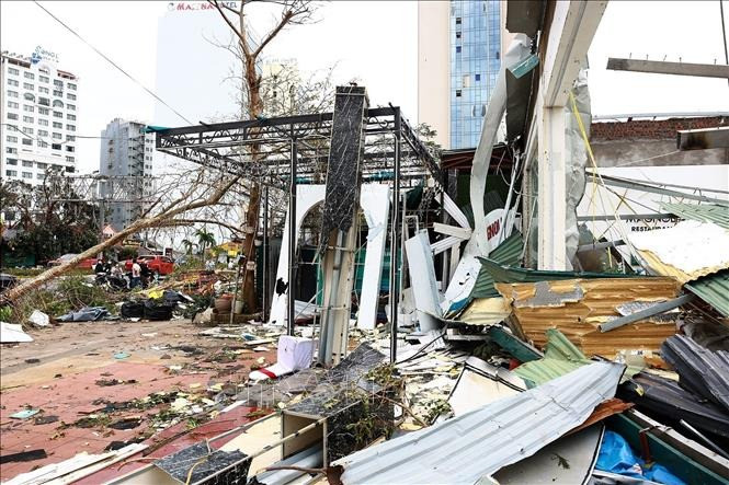 Nhiều cơ sở kinh doanh khu vực phường Bãi Cháy, thành phố Hạ Long bị ảnh hưởng nặng nề sau cơn bão số 3. Ảnh: Dương Giang/TTXVN