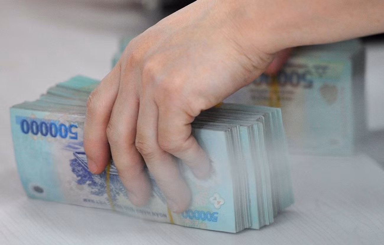 Người nộp thuế còn mất nhiều thời gian để nhận lại được tiền hoàn thuế thu nhập cá nhân. Ảnh minh hoạ: Hoàng Hà. Người nộp thuế còn mất nhiều thời gian để nhận lại được tiền hoàn thuế thu nhập cá nhân. Ảnh minh hoạ: Hoàng Hà.